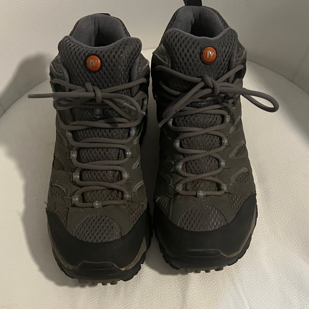 LIKE NEW Merrell - Women’s Athletic Hiking Shoes in Dark Gray